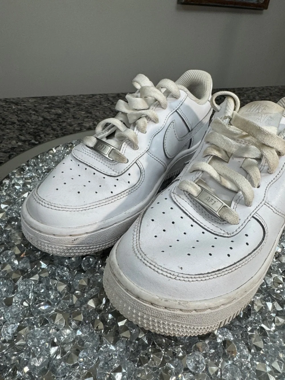 Nike Air Force 1 Big Girl White Low-Top Leather Sneakers EUC 4.5Y